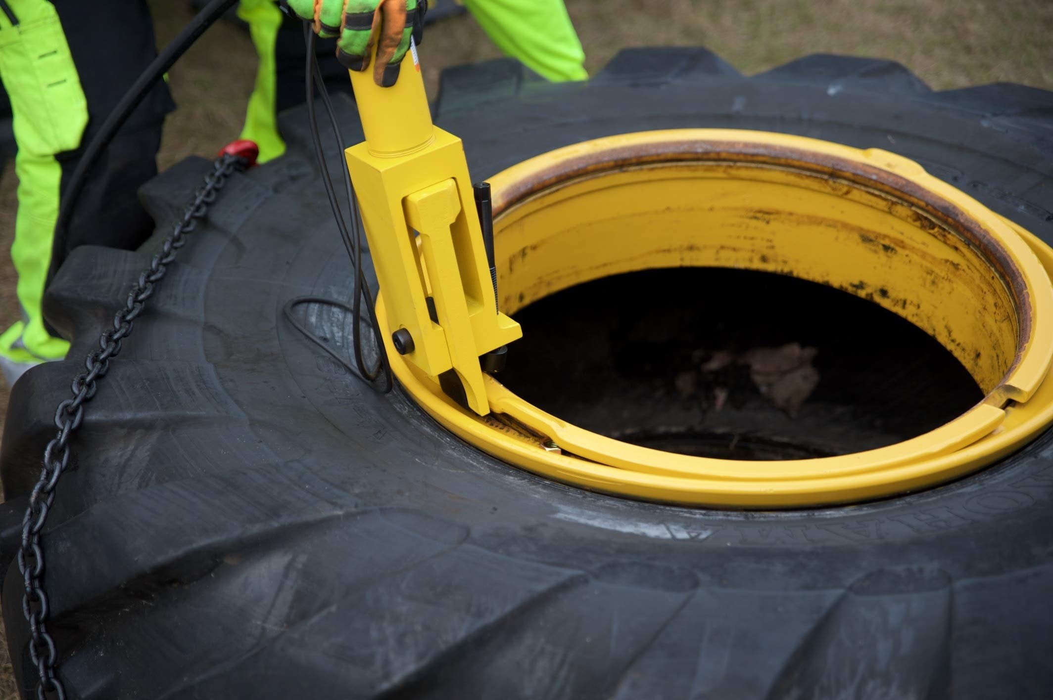 AME 11000 OTR Giant Tire Bead Breaker Head