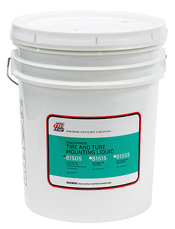 REMA TIP TOP 2 Gallon Liquid Lube Concentrate in a 5 Gallon Mixing Pail
